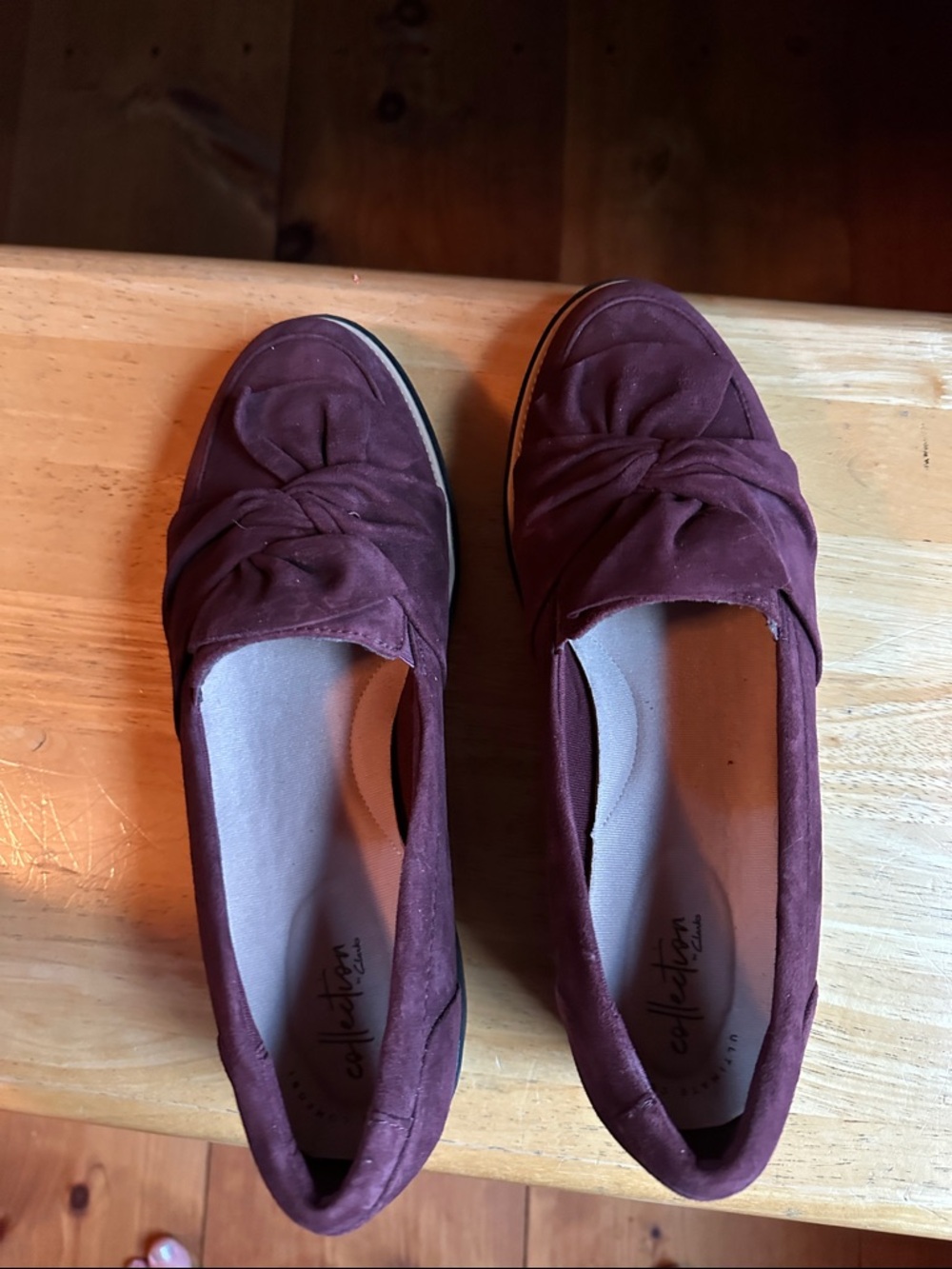 Clarks Women's Twist-Knot Slip-On Loafers in Wine sz 11w